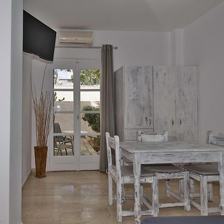 Ira Apartments คามารี ภายนอก รูปภาพ