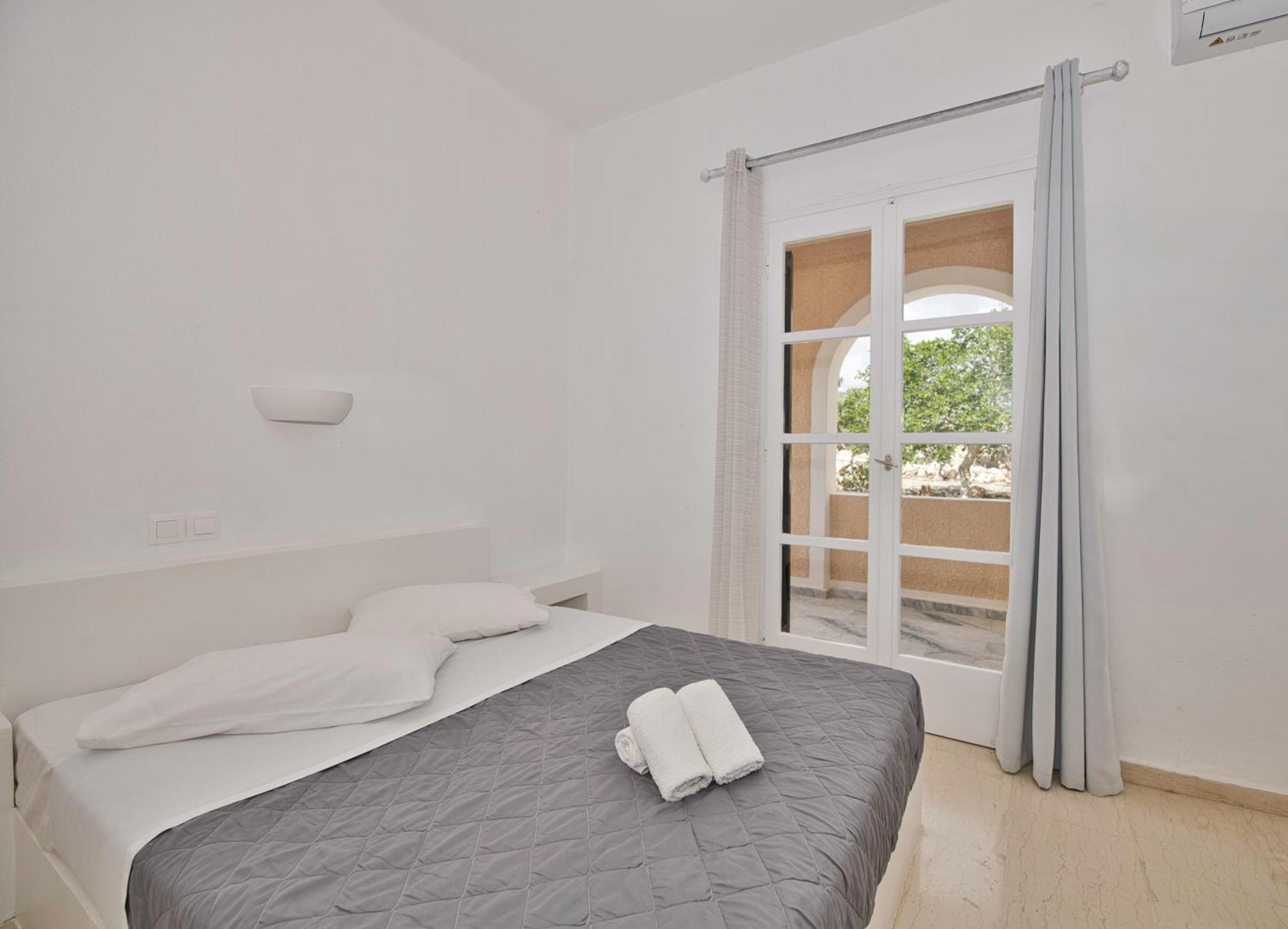 Ira Apartments คามารี ภายนอก รูปภาพ