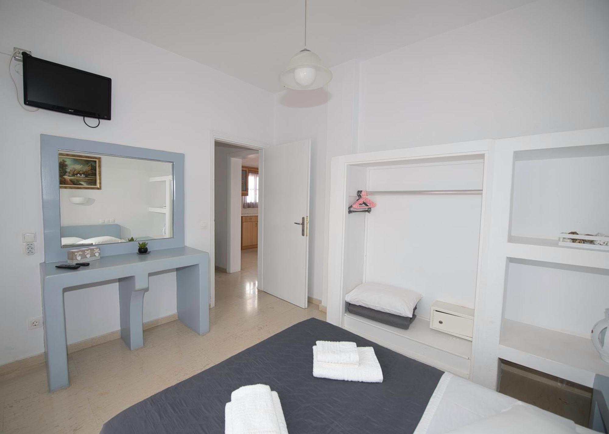 Ira Apartments คามารี ภายนอก รูปภาพ