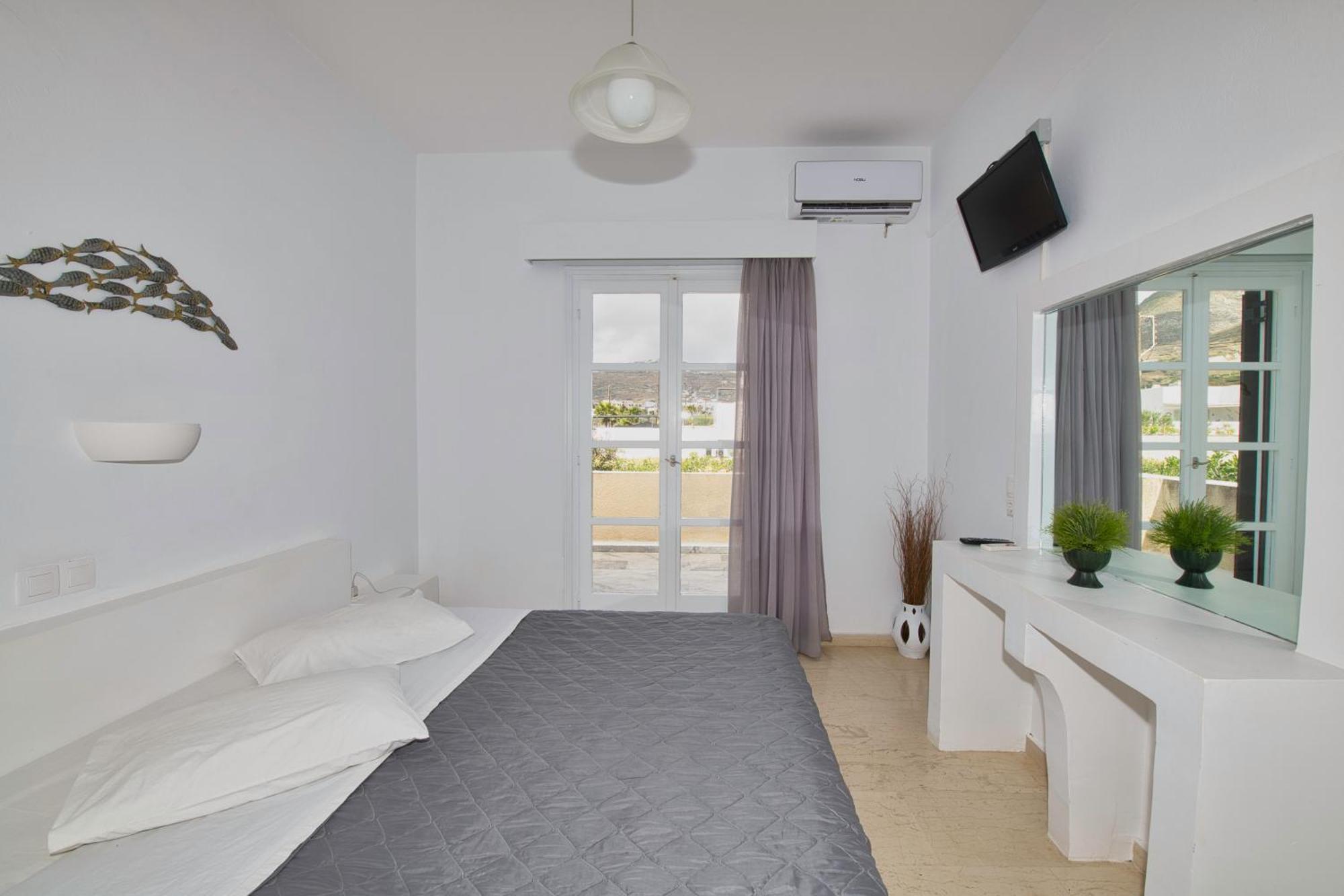 Ira Apartments คามารี ภายนอก รูปภาพ