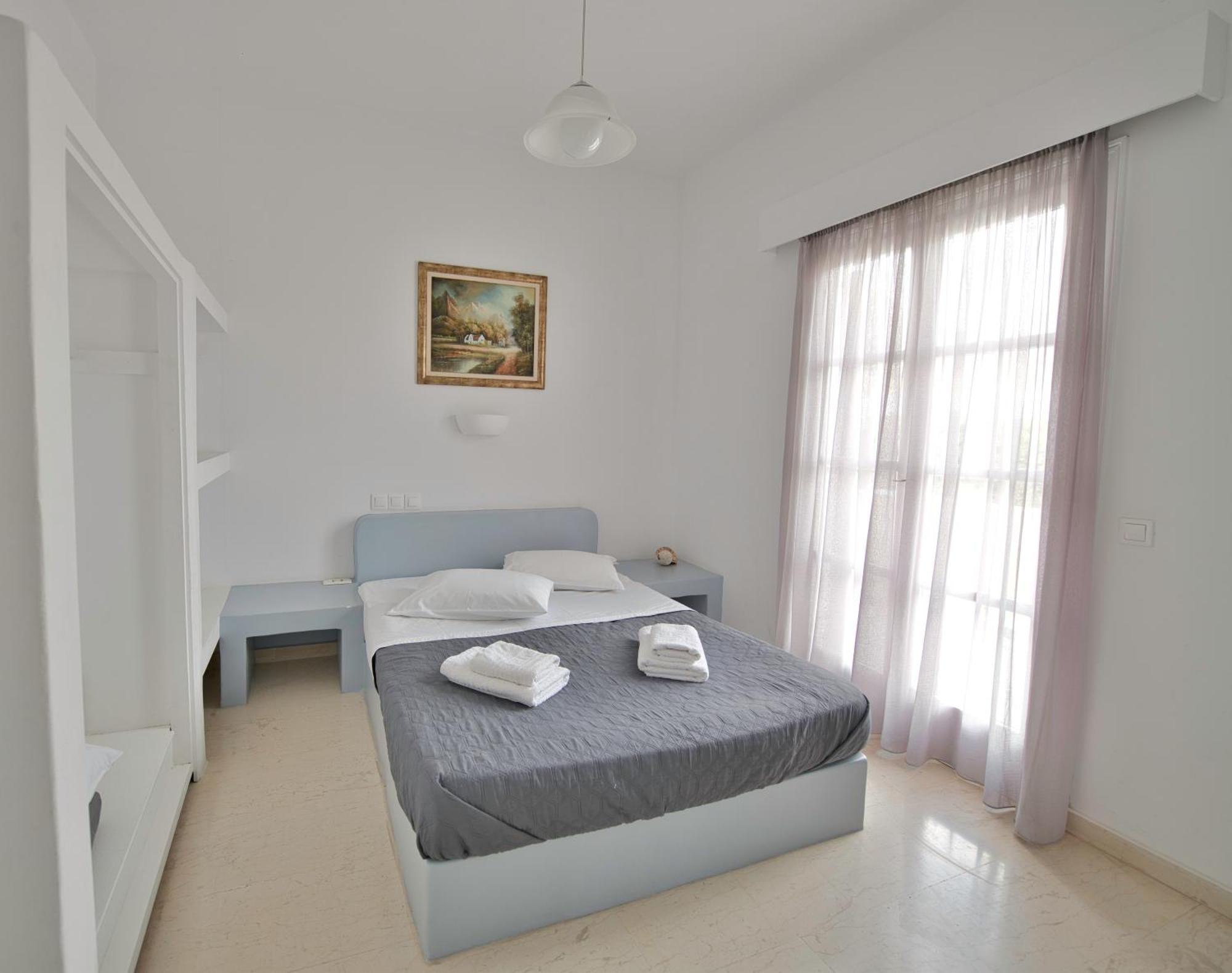 Ira Apartments คามารี ภายนอก รูปภาพ