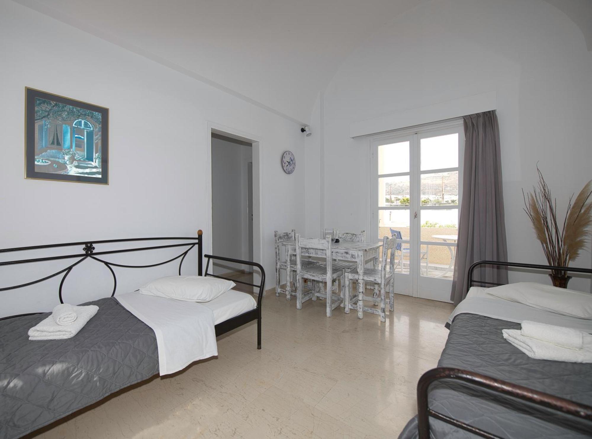 Ira Apartments คามารี ภายนอก รูปภาพ