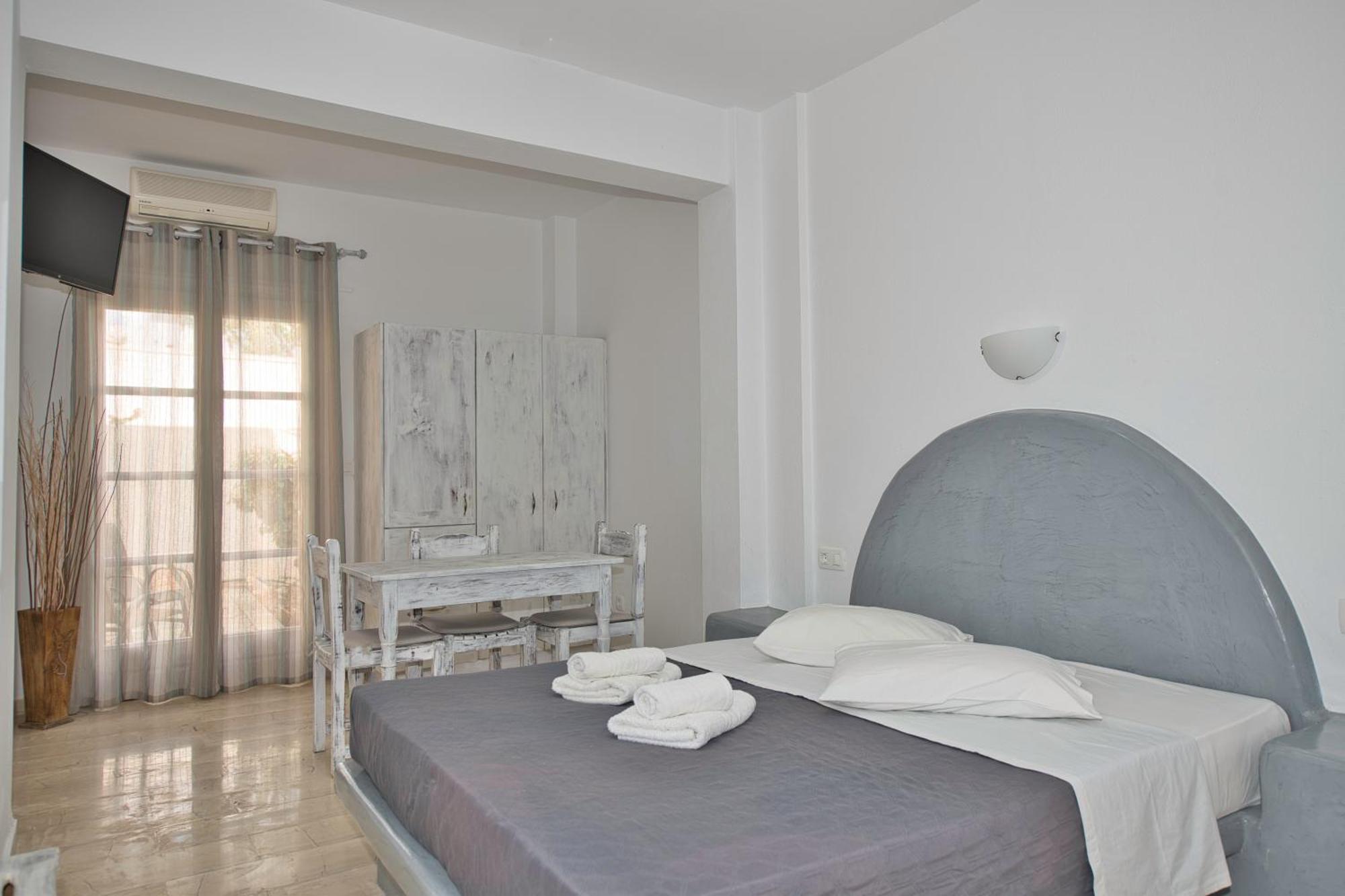 Ira Apartments คามารี ภายนอก รูปภาพ