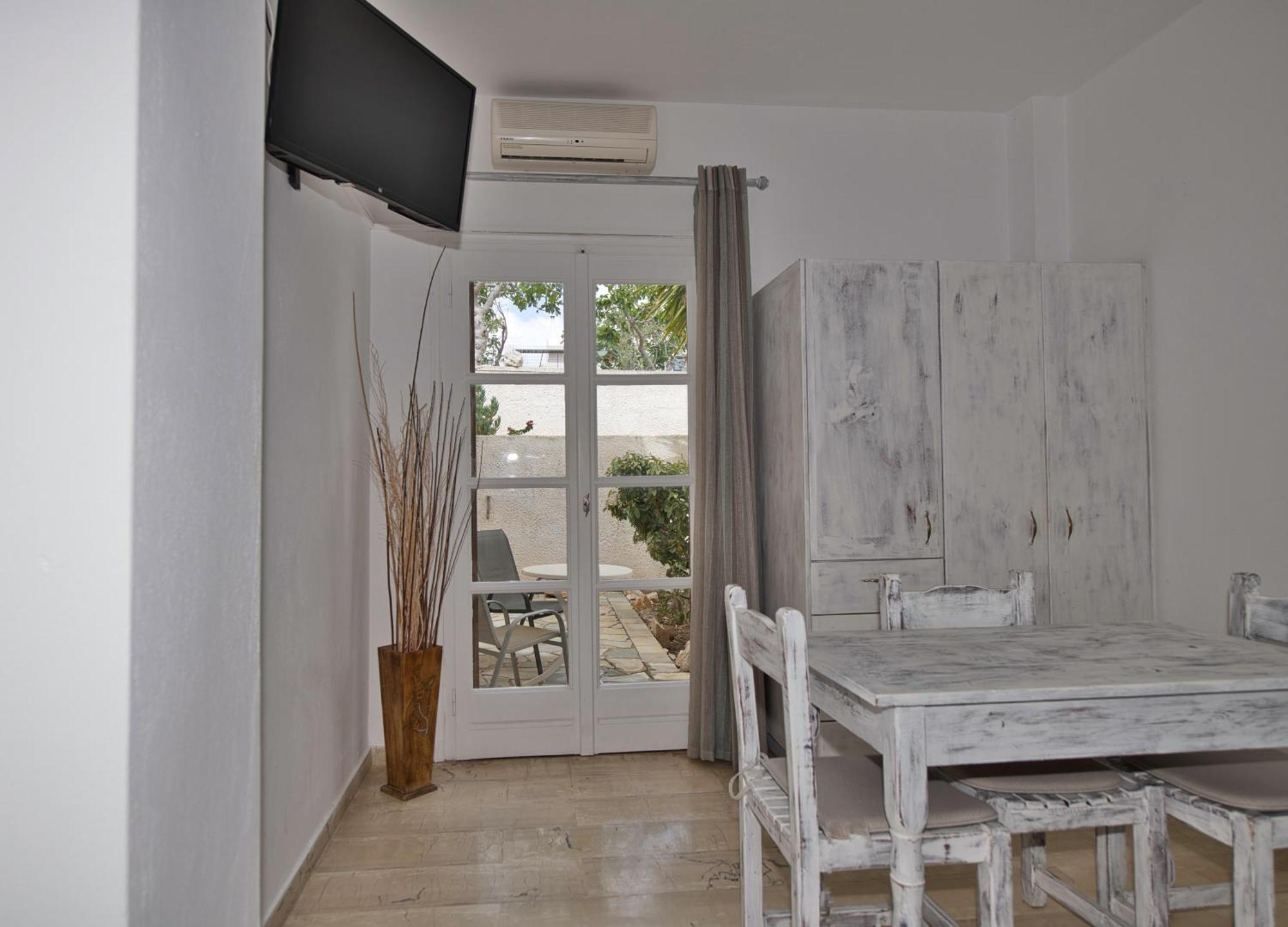 Ira Apartments คามารี ภายนอก รูปภาพ
