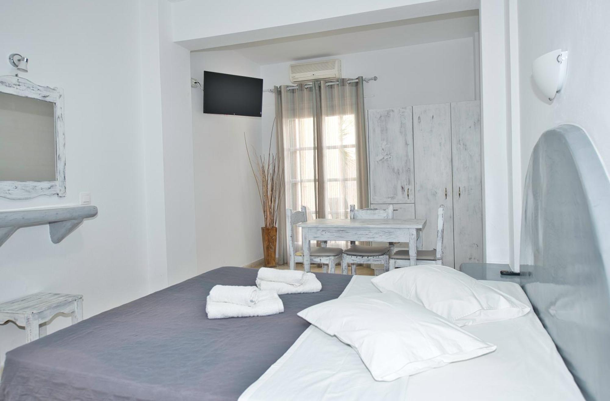 Ira Apartments คามารี ภายนอก รูปภาพ