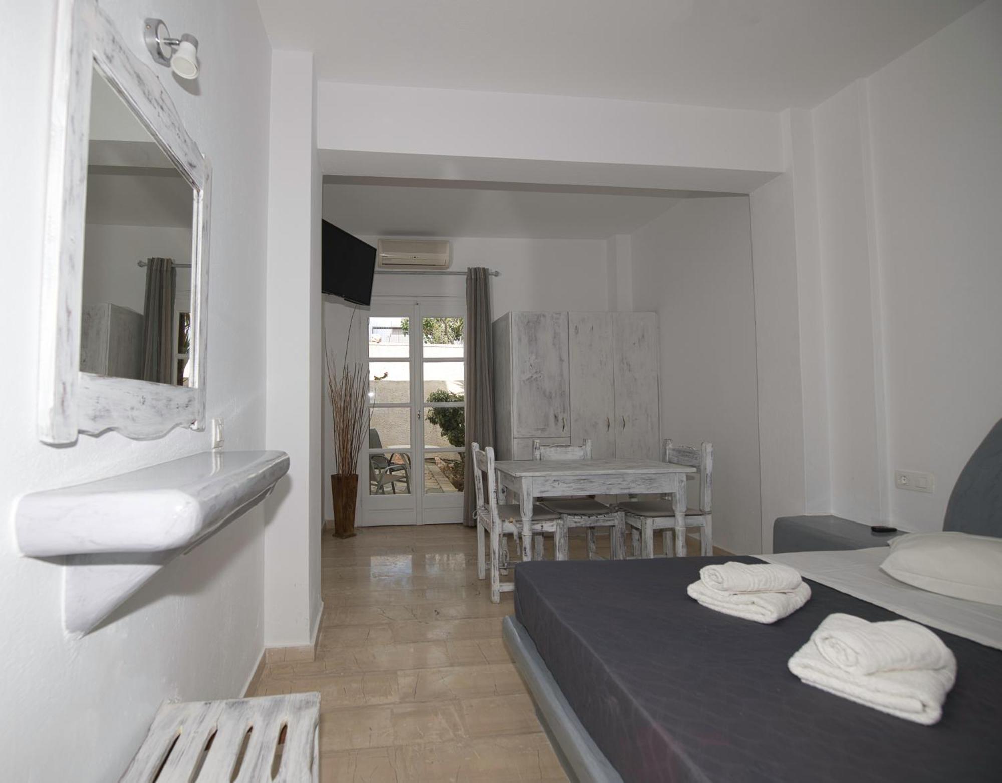 Ira Apartments คามารี ภายนอก รูปภาพ