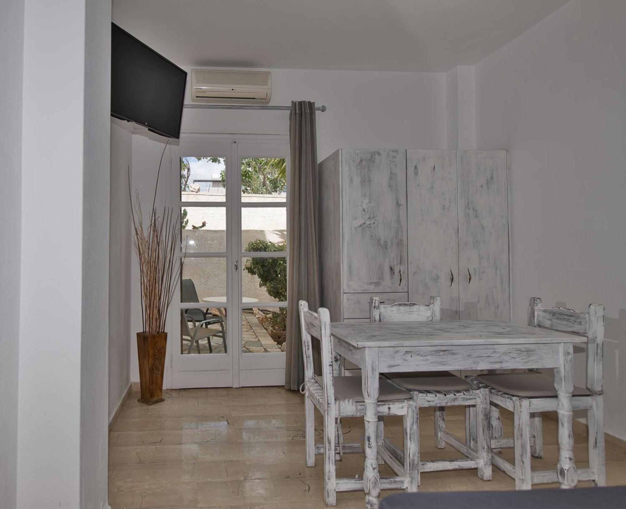 Ira Apartments คามารี ภายนอก รูปภาพ