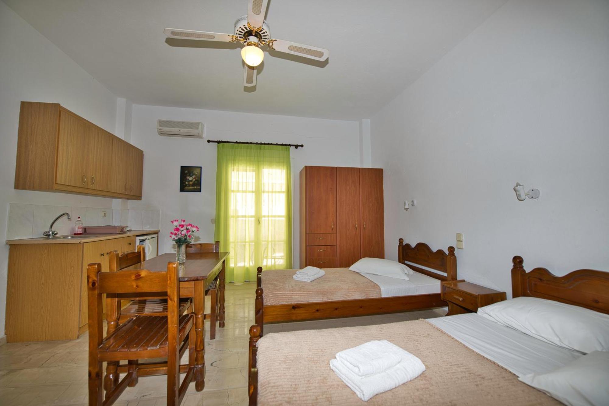 Ira Apartments คามารี ภายนอก รูปภาพ